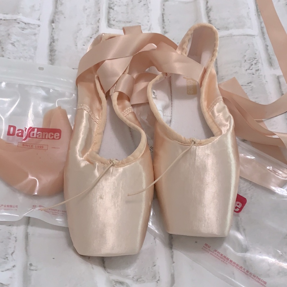 Ballet Pointe Shoes - Picture 5 of 7
